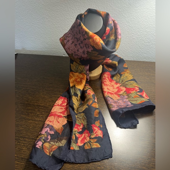 Silk scarf - Picture 6 of 7